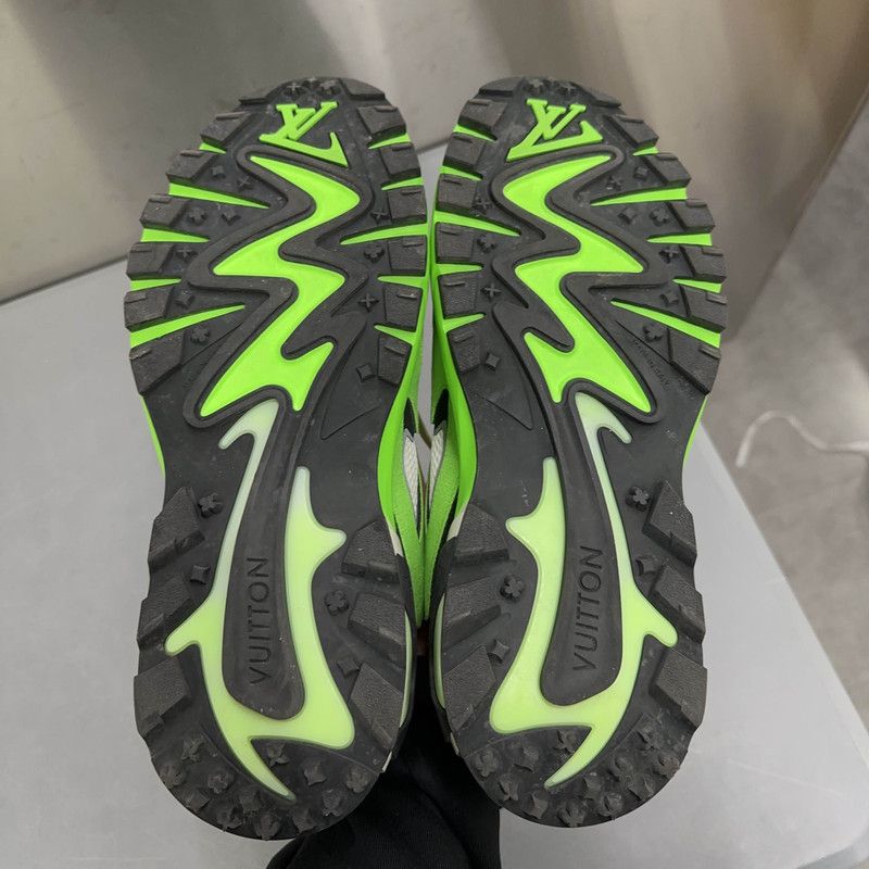 Louis Vuitton Louis Vuitton Trendy Green Runner Tatic Sneakers 0079 Size US 9 / IT 39 - 4 Thumbnail