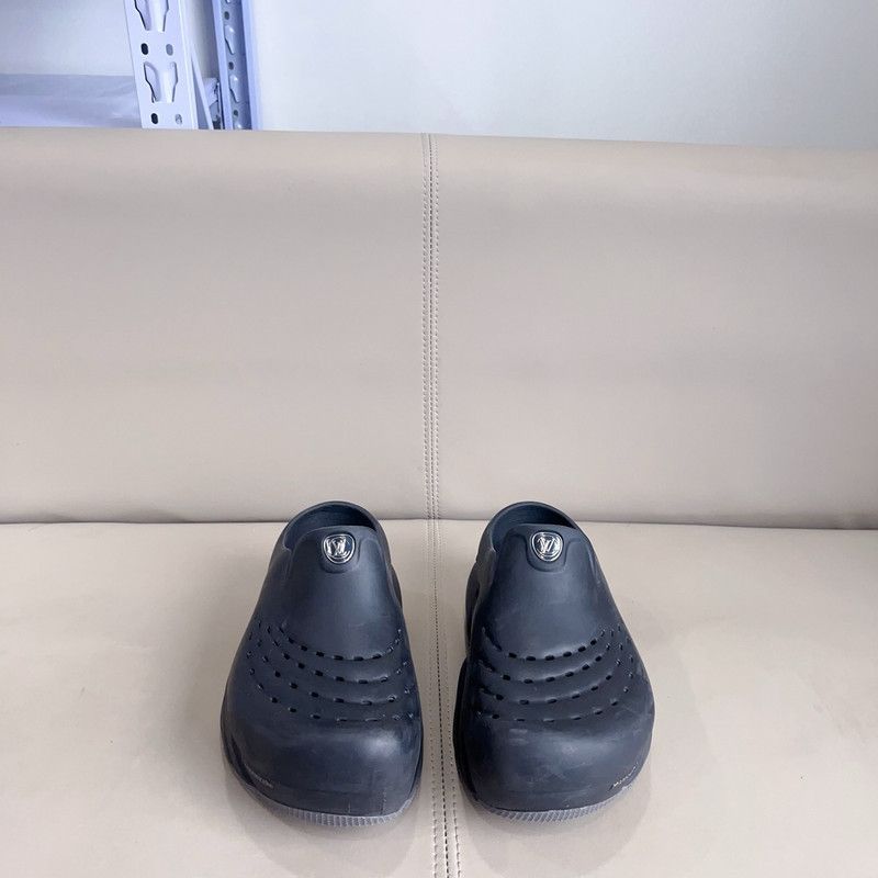Louis Vuitton Louis Vuitton Shark Black Slide Sandals for Men 0079 Size US 9 / IT 39 - 2 Thumbnail