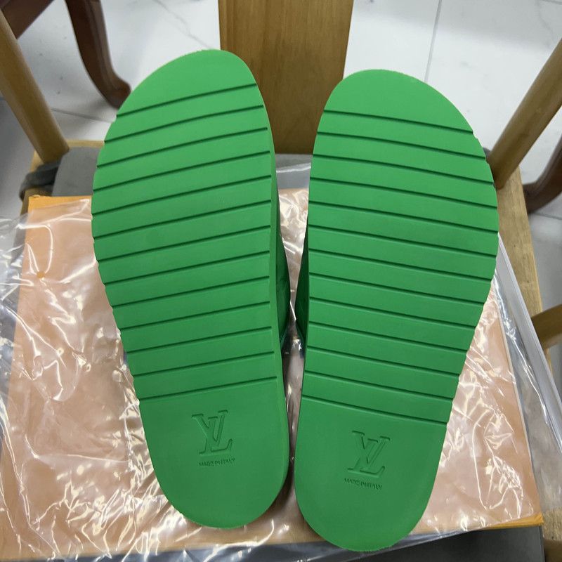 Louis Vuitton Louis Vuitton Green Slide Sandals for Men 0079 Size US 9 / IT 39 - 4 Thumbnail