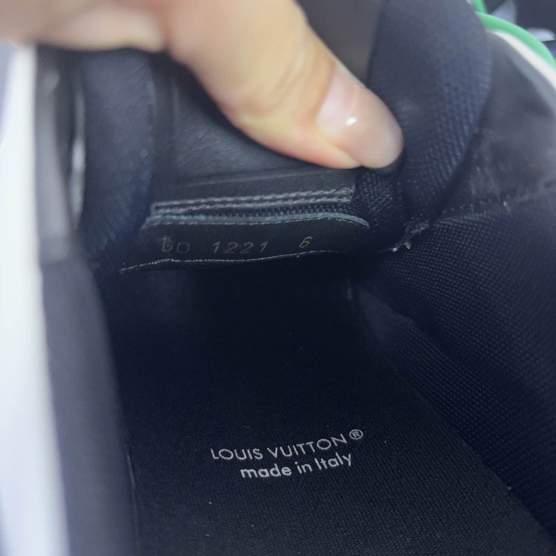 Louis Vuitton Louis Vuitton Low-Top Trainer Sneakers in White and Black 0079 Size US 9 / IT 39 - 5 Thumbnail