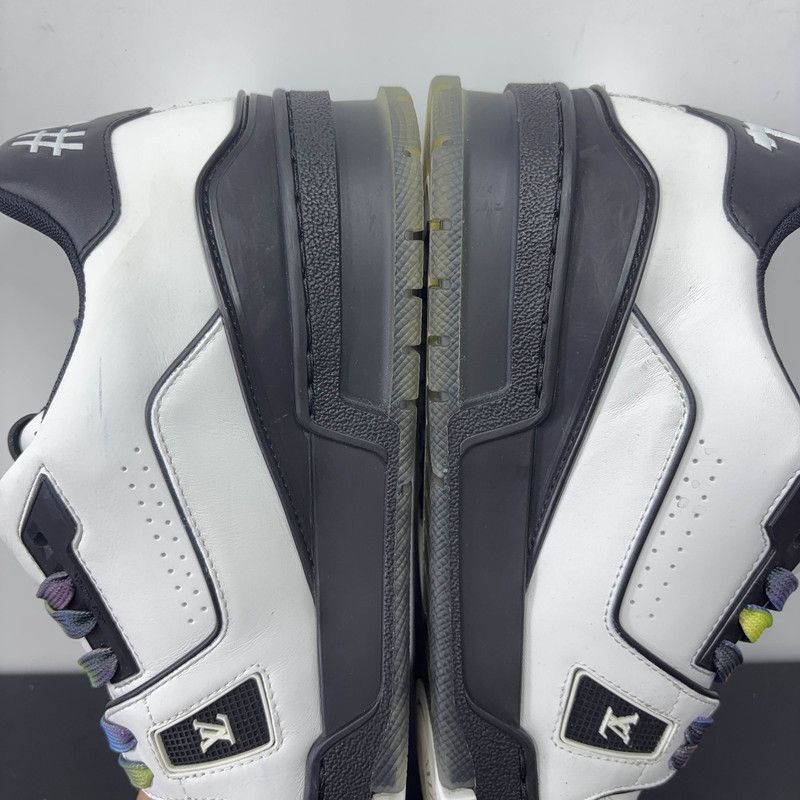 Louis Vuitton Louis Vuitton Low-Top Trainer Sneakers in White and Black 0079 Size US 9 / IT 39 - 7 Thumbnail