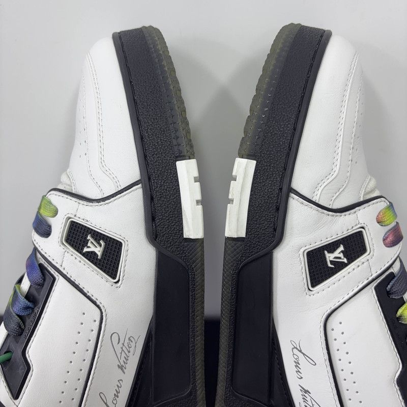 Louis Vuitton Louis Vuitton Low-Top Trainer Sneakers in White and Black 0079 Size US 9 / IT 39 - 8 Thumbnail