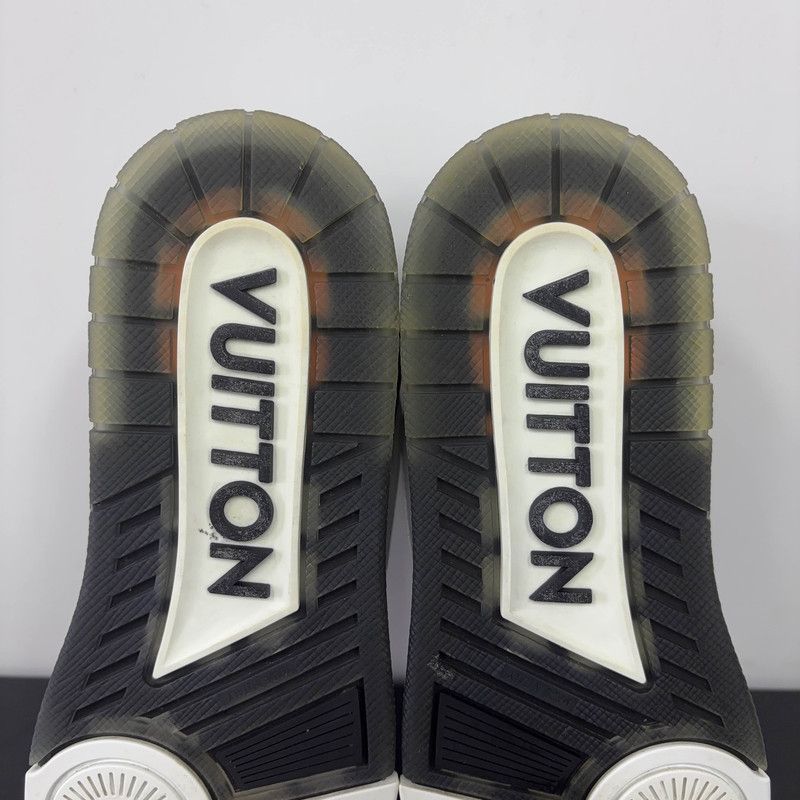 Louis Vuitton Louis Vuitton Low-Top Trainer Sneakers in White and Black 0079 Size US 9 / IT 39 - 11 Thumbnail