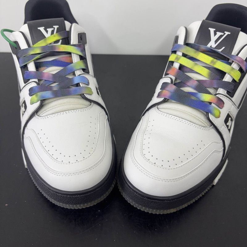 Louis Vuitton Louis Vuitton Low-Top Trainer Sneakers in White and Black 0079 Size US 9 / IT 39 - 10 Thumbnail