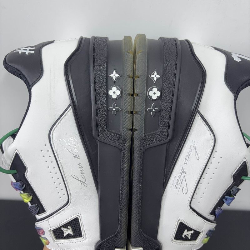 Louis Vuitton Louis Vuitton Low-Top Trainer Sneakers in White and Black 0079 Size US 9 / IT 39 - 13 Thumbnail
