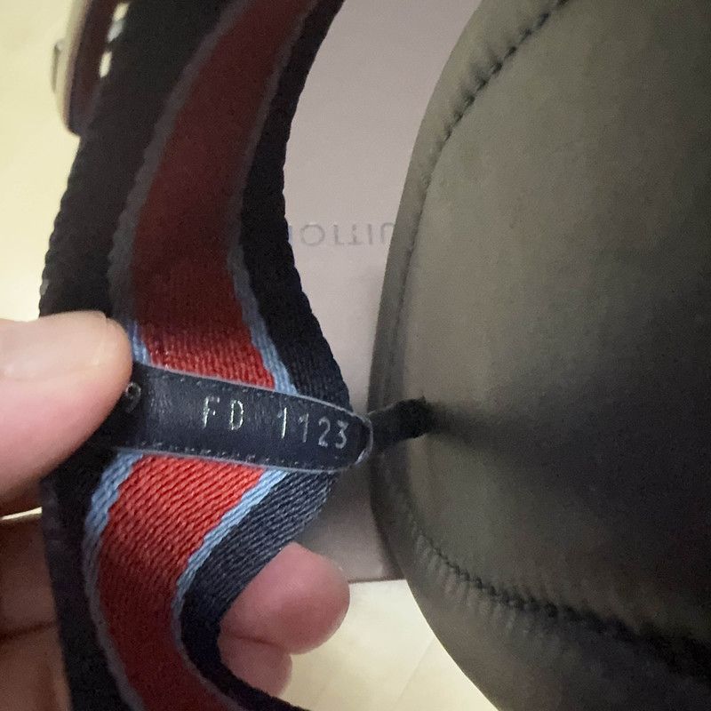 Louis Vuitton Louis Vuitton Logo Flip-Flops in Black and Red 0079 Size US 10 / IT 40 - 5 Thumbnail