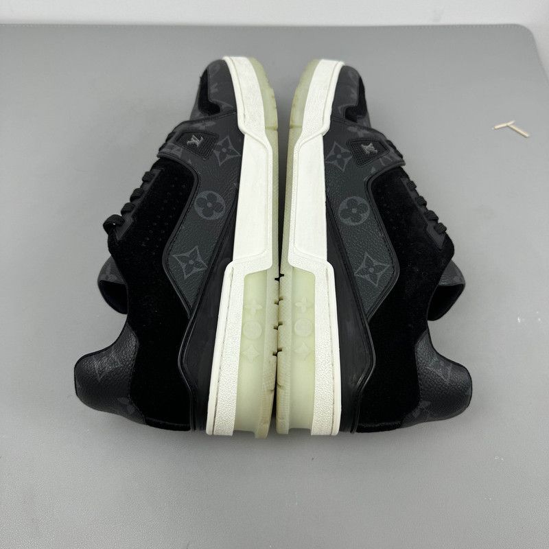 Louis Vuitton Louis Vuitton Black Low-Top Trainer Sneakers 0079 Size US 10 / IT 40 - 7 Thumbnail