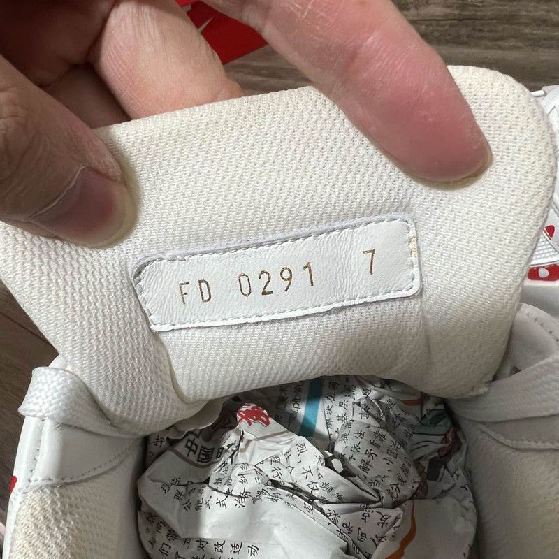 Louis Vuitton Nigo x Louis Vuitton White Red Trainer Sneakers 0079 Size US 10 / IT 40 - 5 Thumbnail