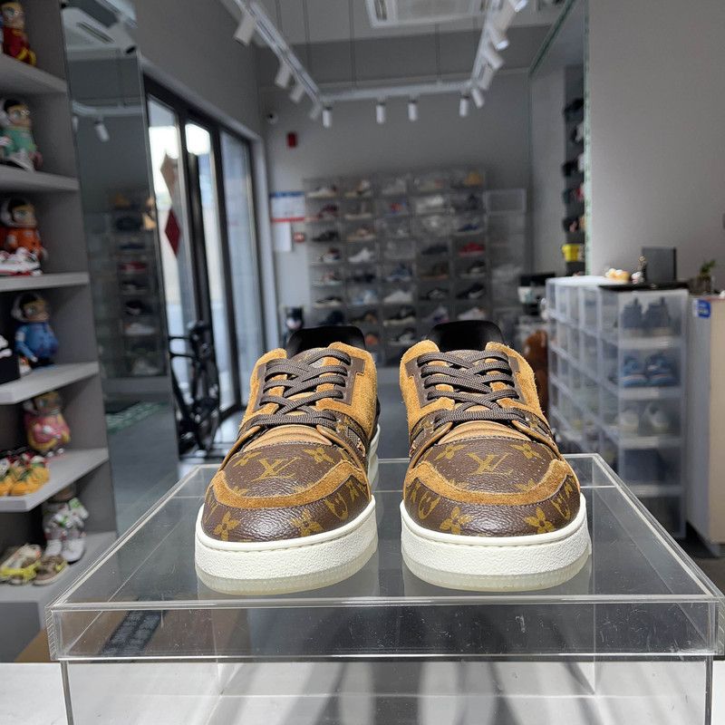 Louis Vuitton Louis Vuitton Stylish Low-Top Trainer Sneakers 0079 Size US 10 / IT 40 - 2 Thumbnail