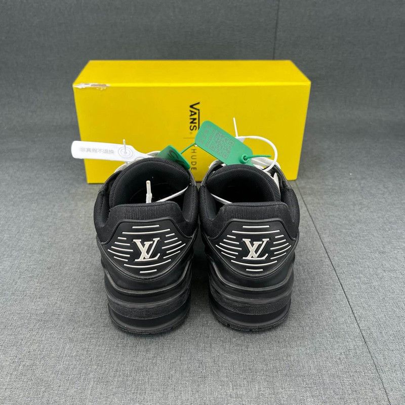 Louis Vuitton Louis Vuitton Trainer Leather Low-Top Sneakers 0079 Size US 9 / IT 39 - 3 Thumbnail