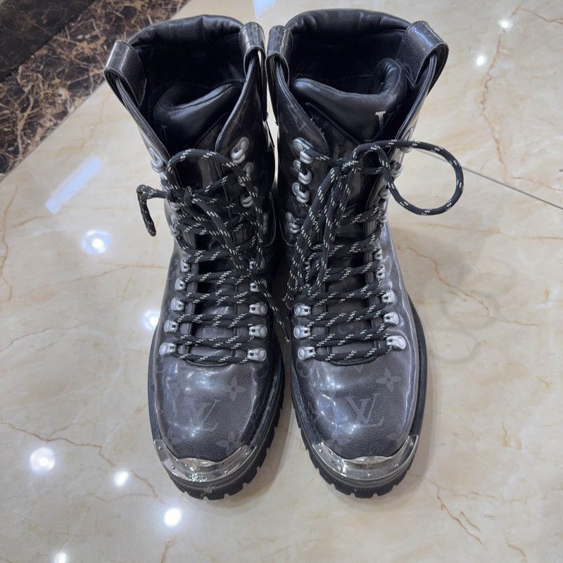 Louis Vuitton Louis Vuitton Comfortable Black Short Martin Boots 0079 Size US 9 / IT 39 - 2 Thumbnail