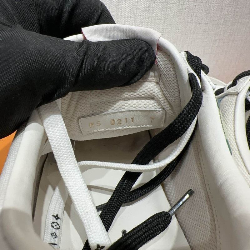 Louis Vuitton Louis Vuitton Ollie Low-Top Fashion Sneakers 0079 Size US 9 / IT 39 - 5 Thumbnail