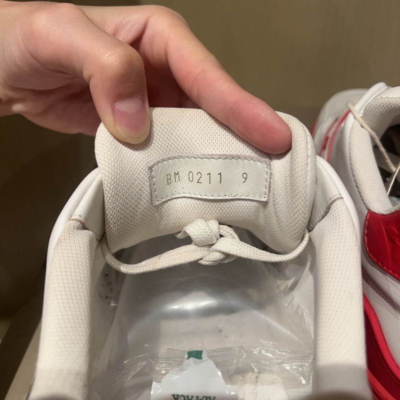 Louis Vuitton Louis Vuitton Low-Top Trainer in White and Red 0079 Size US 10 / IT 40 - 5 Thumbnail
