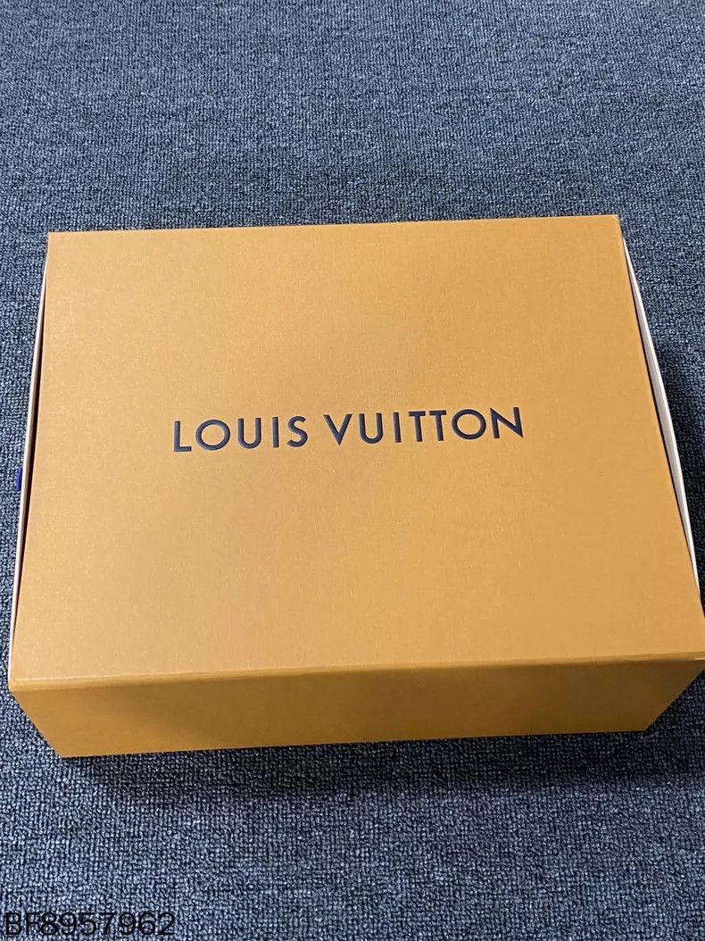 Louis Vuitton LV white blue checkerboard trainer shoes Size US 15 / EU 48 - 7 Thumbnail