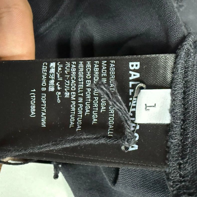 Balenciaga Balenciaga Distressed Logo Short Sleeve T-shirt Size US S / EU 44-46 / 1 - 5 Thumbnail