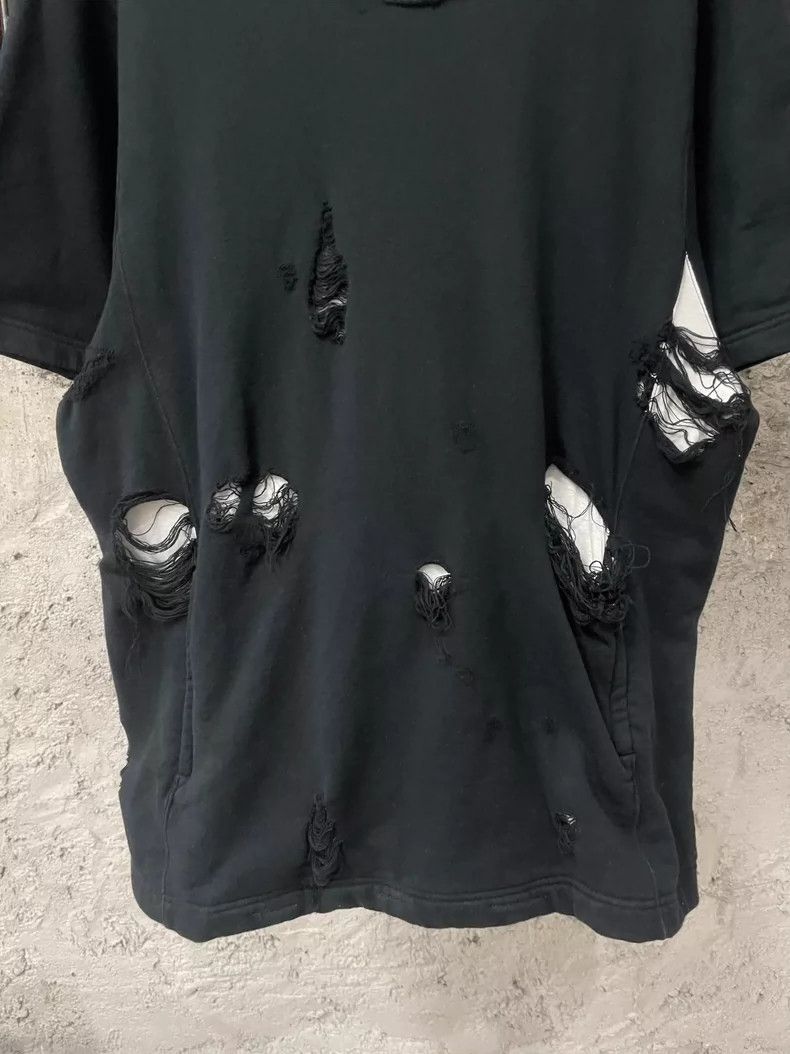 Maison Margiela Mastermind Distressed Short Sleeve T-Shirt Size US S / EU 44-46 / 1 - 5 Thumbnail