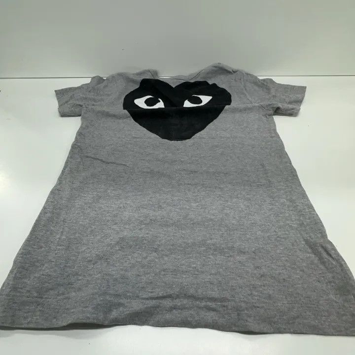 Comme des Garcons PLAY Comme des Garçons Play Grey Heart Logo Tee 0079 Size L / US 10 / IT 46 - 12 Thumbnail