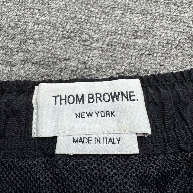 Thom Browne Thom Browne shark embroidered shorts Size US 26 / EU 42 - 4 Thumbnail
