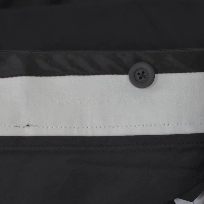 Rick Owens rickowens black shorts with design Size US 44 / EU 60 - 4 Thumbnail