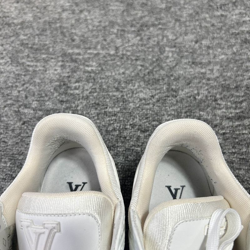 Louis Vuitton Louis Vuitton White Leather Low-Top Trainers 0079 Size US 6 / IT 36 - 6 Thumbnail