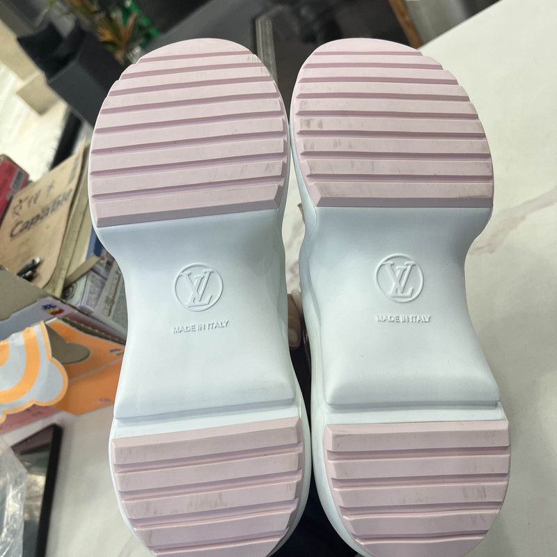 Louis Vuitton Louis Vuitton Archlight White Sneakers for Women 0079 Size US 6 / IT 36 - 4 Thumbnail
