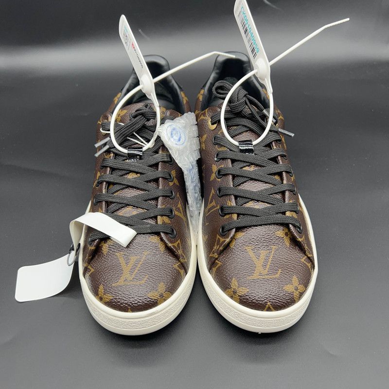 Louis Vuitton Louis Vuitton Stylish Monogram Low-Top Sneakers 0079 Size US 8 / IT 38 - 2 Thumbnail