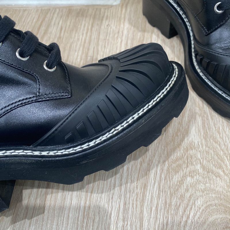 Louis Vuitton Louis Vuitton Black Beaubourg Ankle Boots for Women 0079 Size US 6 / IT 36 - 15 Thumbnail