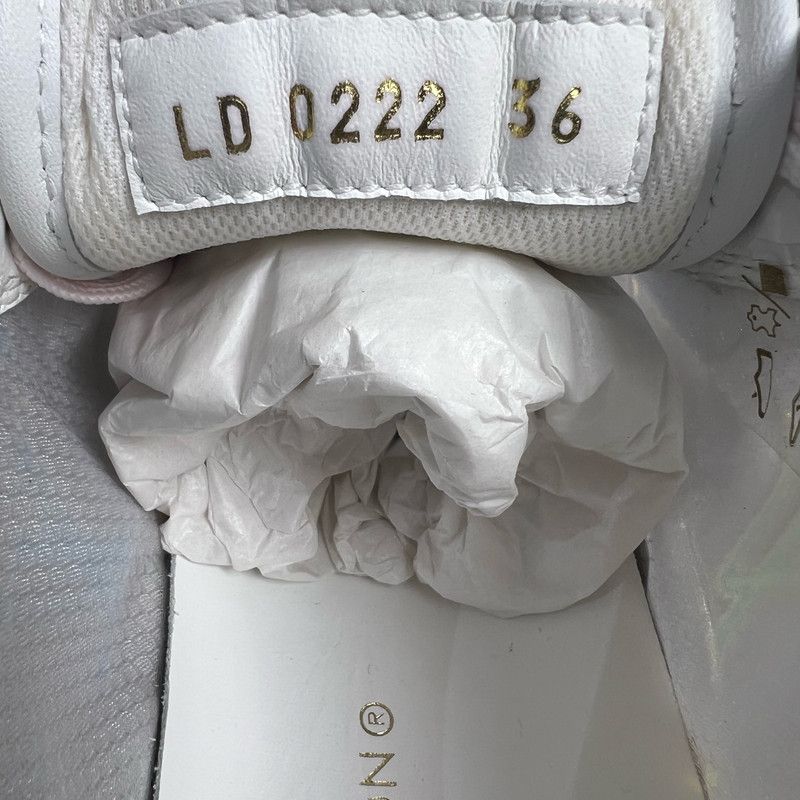 Louis Vuitton Louis Vuitton Stylish Low-Top Sneakers for Women 0079 Size US 6 / IT 36 - 5 Thumbnail