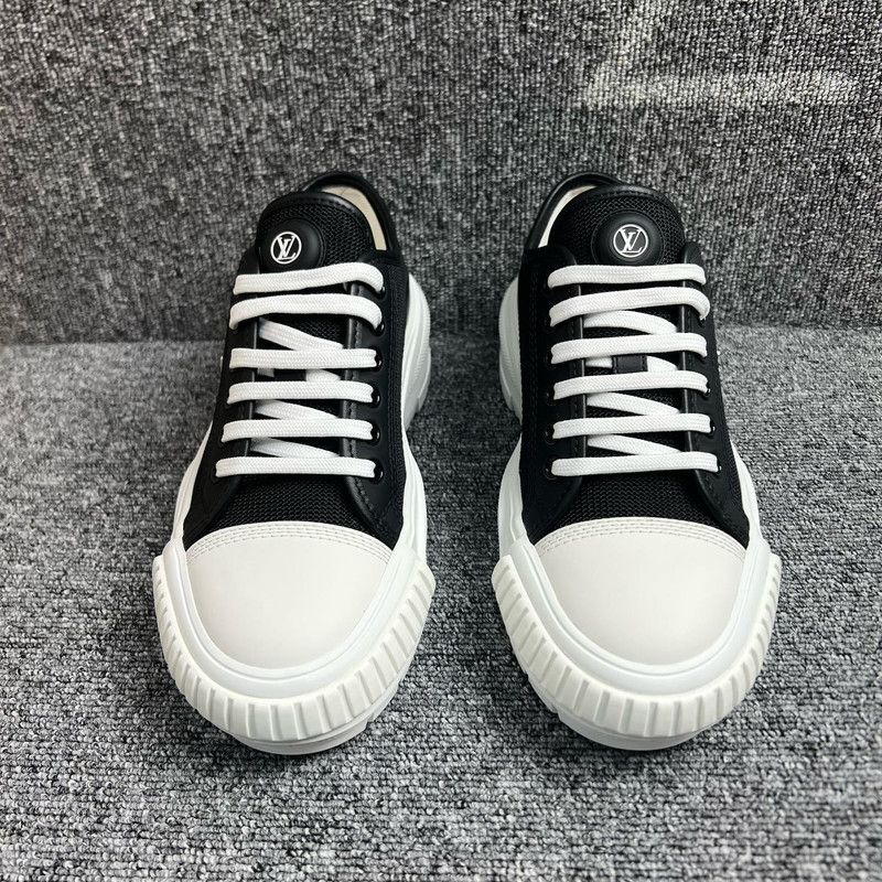 Louis Vuitton Louis Vuitton Squad Comfortable Casual Sneakers for Women 0079 Size US 6 / IT 36 - 2 Thumbnail