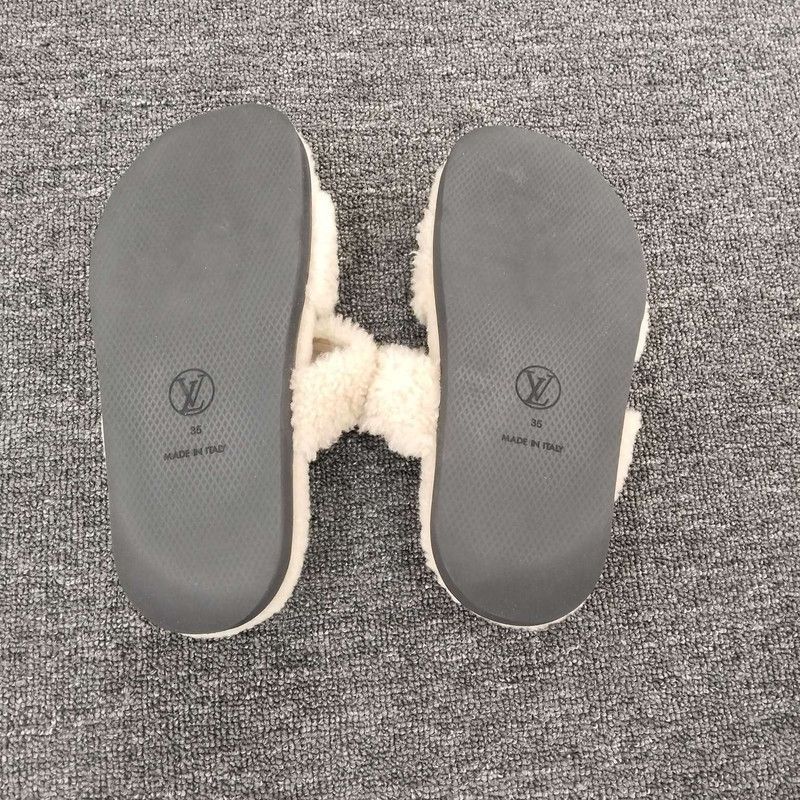 Louis Vuitton Louis Vuitton Cozy Beige Slippers with Metal Logo 0079 Size US 4 / IT 34 - 6 Thumbnail
