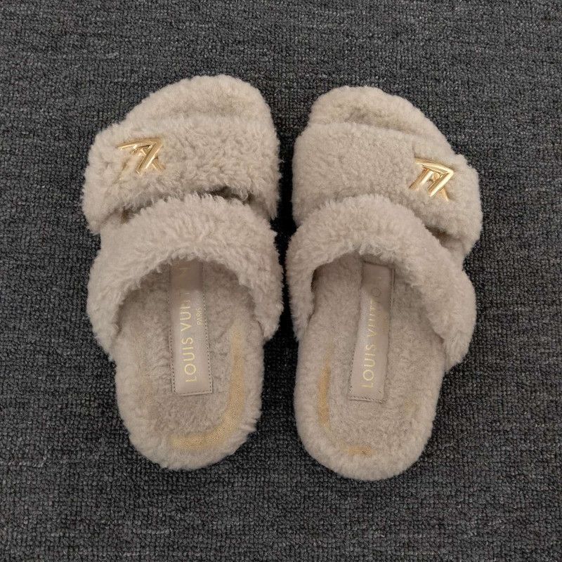 Louis Vuitton Louis Vuitton Cozy Beige Slippers with Metal Logo 0079 Size US 4 / IT 34 - 7 Thumbnail