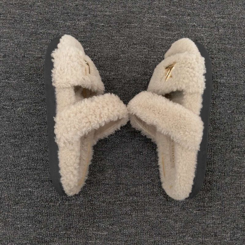 Louis Vuitton Louis Vuitton Cozy Beige Slippers with Metal Logo 0079 Size US 4 / IT 34 - 3 Thumbnail