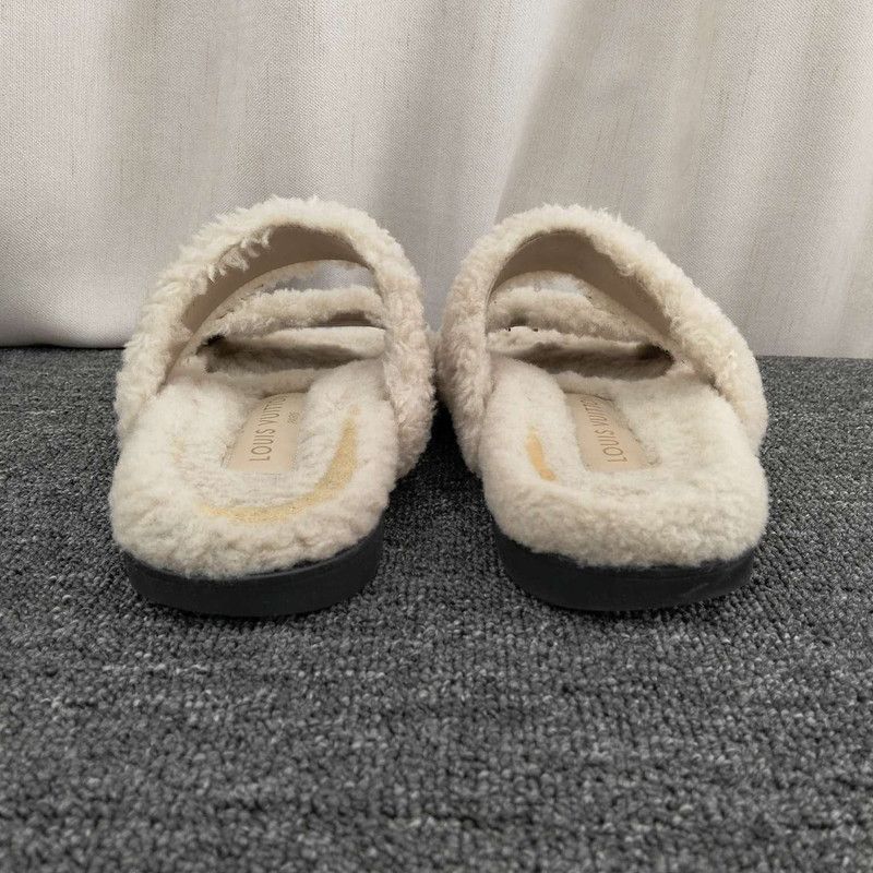 Louis Vuitton Louis Vuitton Cozy Beige Slippers with Metal Logo 0079 Size US 4 / IT 34 - 5 Thumbnail