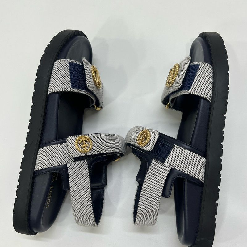 Louis Vuitton Louis Vuitton Stylish Comfortable Slide Sandals for Women 0079 Size US 7 / IT 37 - 12 Thumbnail