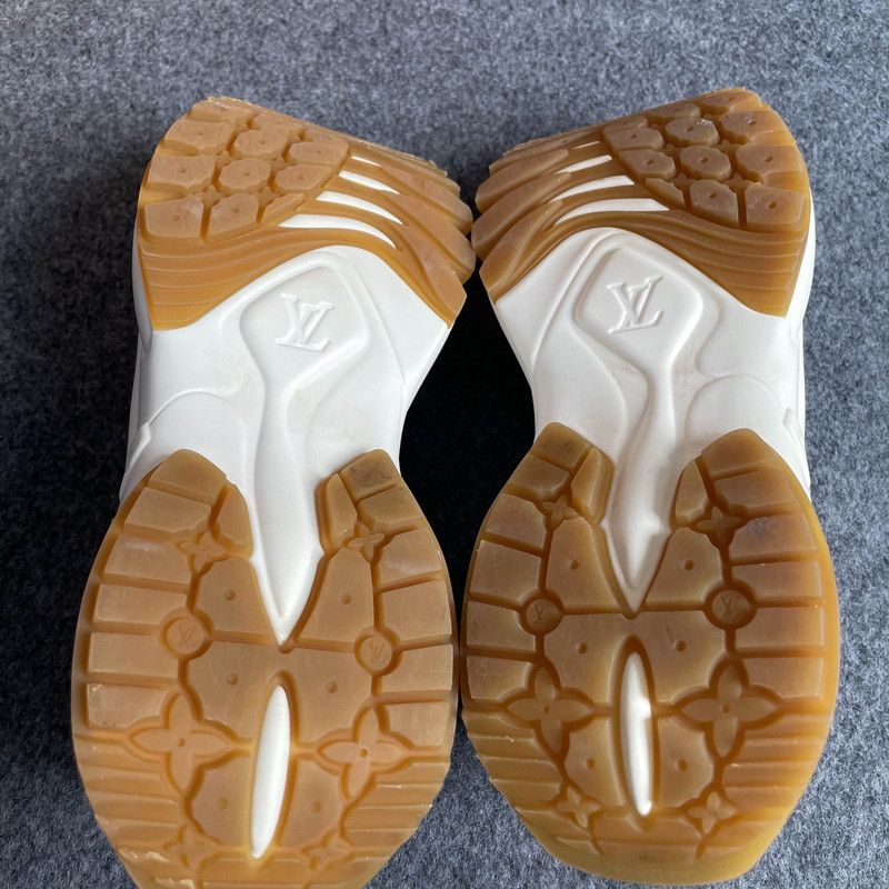 Louis Vuitton Louis Vuitton Run 55 Low Top Sneakers for Women 0079 Size US 7 / IT 37 - 4 Thumbnail