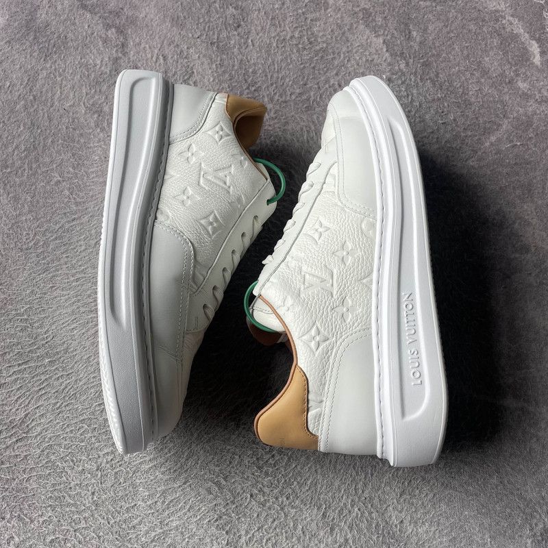 Louis Vuitton Louis Vuitton White Casual Sneakers for Men 0079 Size US 10 / IT 40 - 10 Thumbnail