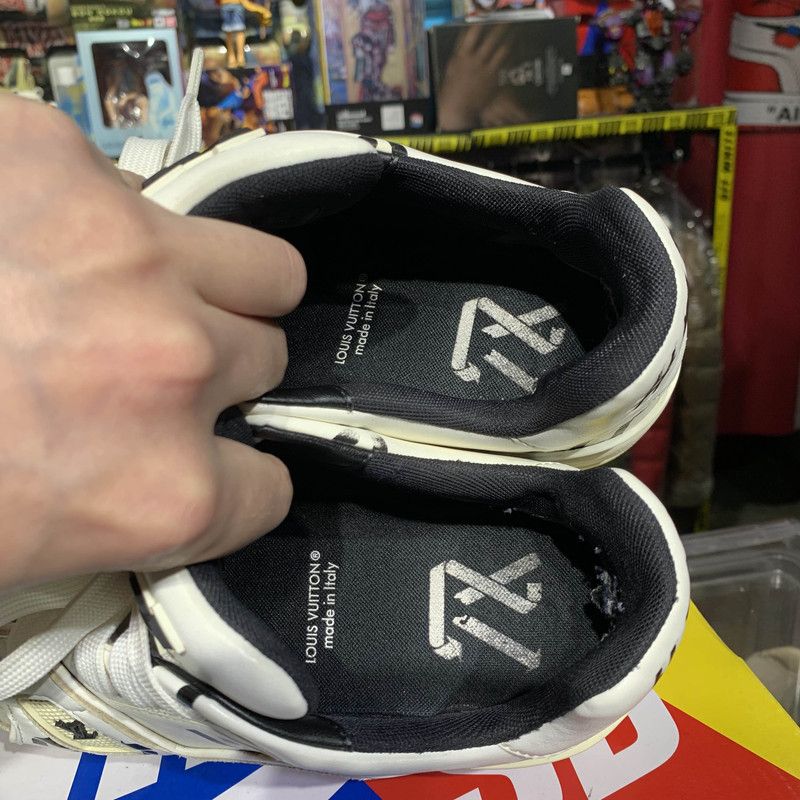 Louis Vuitton Louis Vuitton Trainer Fashion Low-Top Sneakers 0079 Size US 7 / IT 37 - 10 Thumbnail