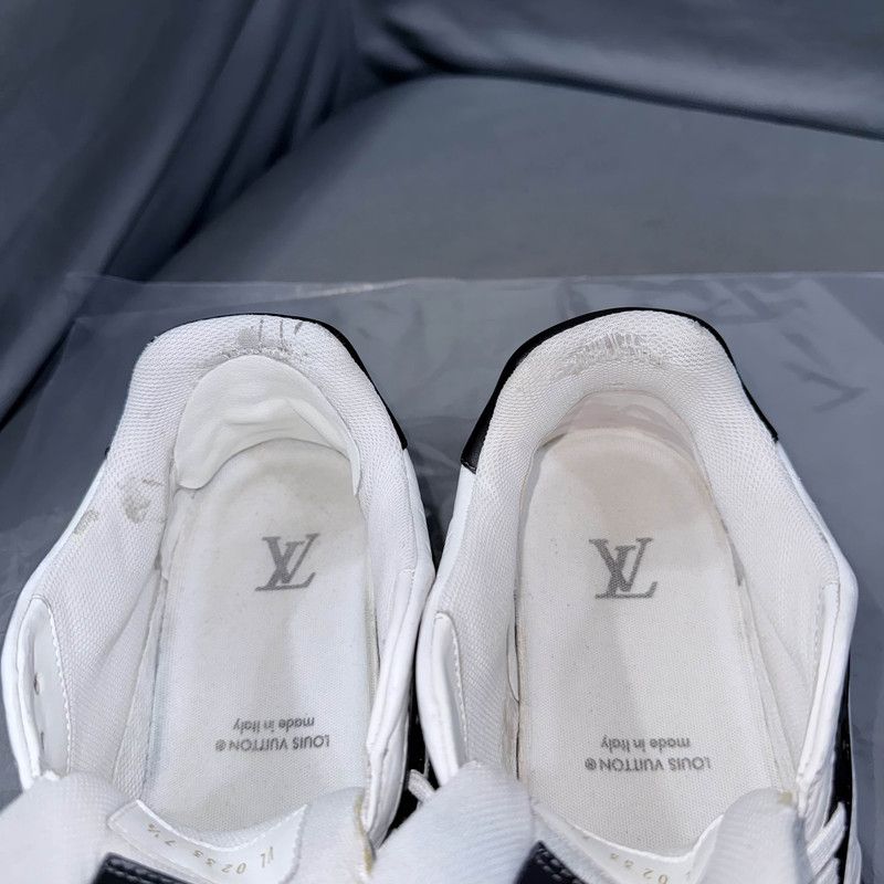Louis Vuitton Louis Vuitton Trainer Low Top Sneakers in Black and White 0079 Size US 10 / IT 40 - 13 Thumbnail