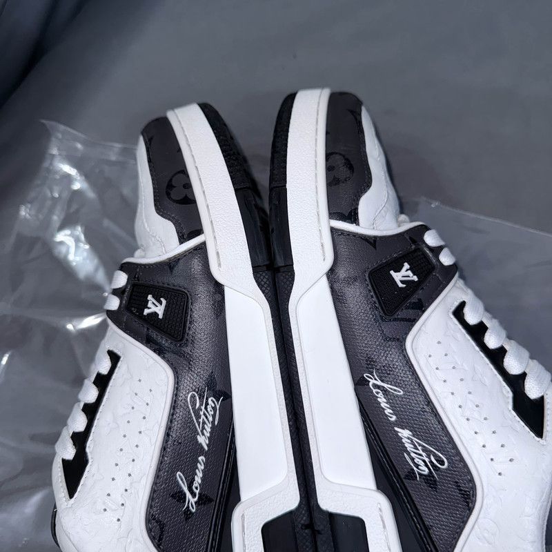 Louis Vuitton Louis Vuitton Trainer Low Top Sneakers in Black and White 0079 Size US 10 / IT 40 - 11 Thumbnail