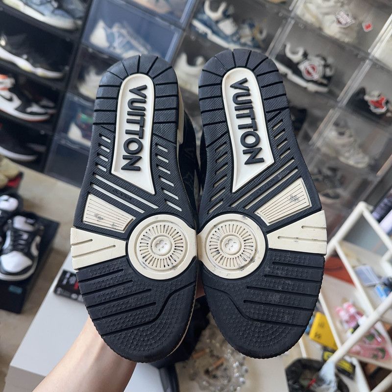 Louis Vuitton Louis Vuitton Trainer Panda Low-Top Sneakers 0079 Size US 10.5 / EU 43-44 - 4 Thumbnail