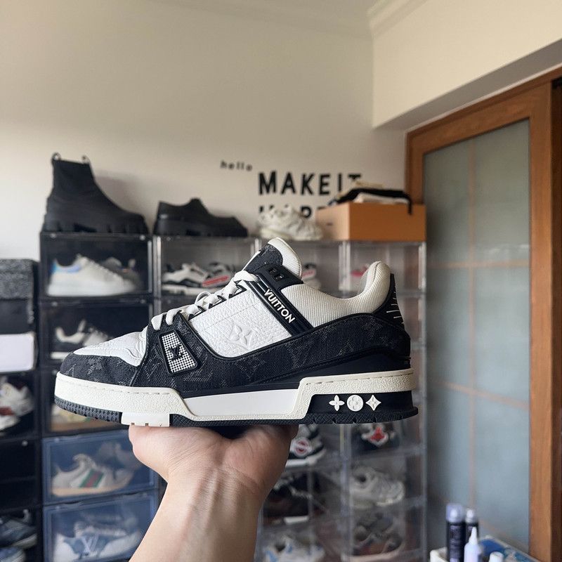 Louis Vuitton Louis Vuitton Trainer Panda Low-Top Sneakers 0079 Size US 10.5 / EU 43-44 - 9 Thumbnail
