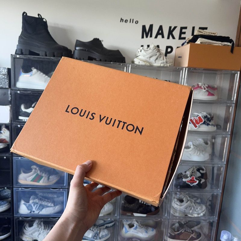 Louis Vuitton Louis Vuitton Trainer Panda Low-Top Sneakers 0079 Size US 10.5 / EU 43-44 - 6 Thumbnail