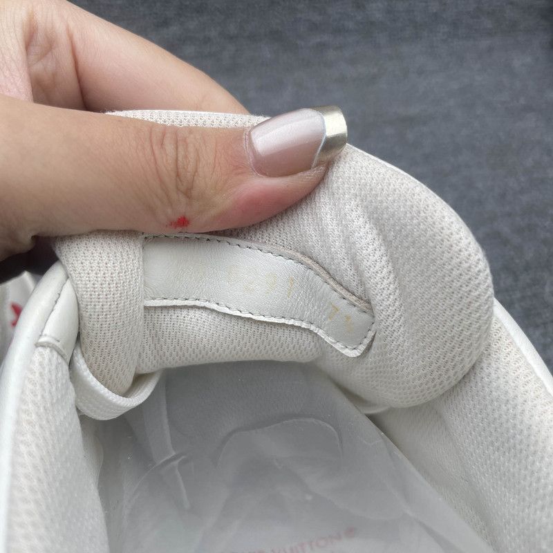 Louis Vuitton Nigo x Louis Vuitton White and Red Trainers 0079 Size US 9 / IT 39 - 7 Thumbnail