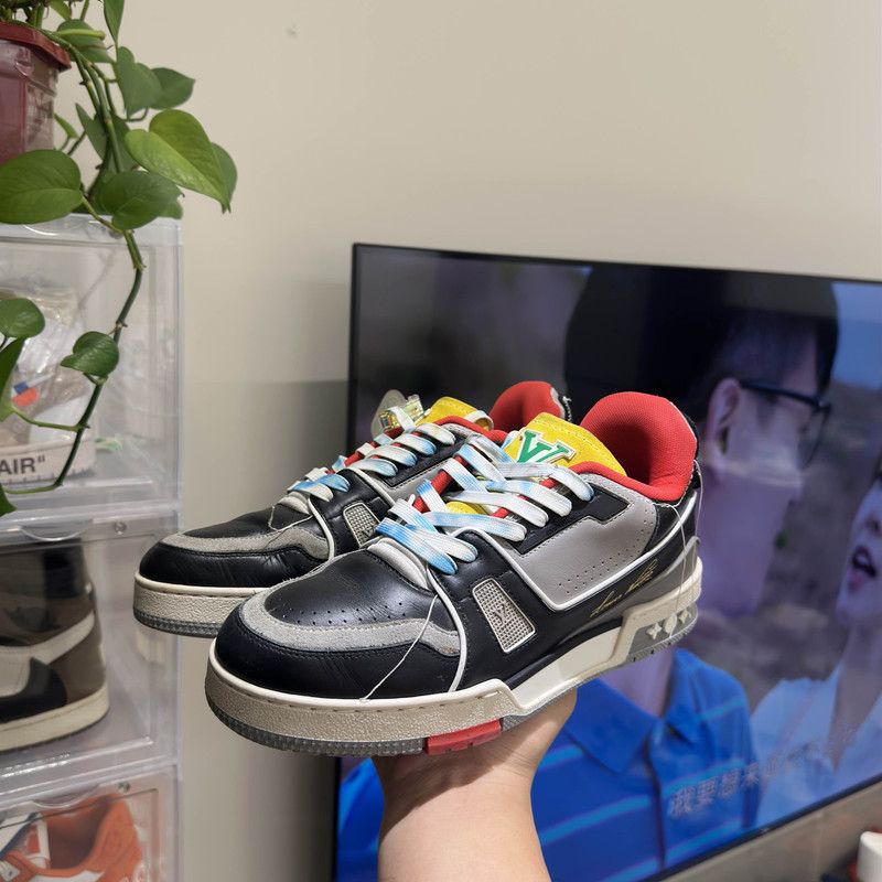 Louis Vuitton Louis Vuitton Elegant Art Low-top Fashion Sneakers 0079 Size US 7 / IT 37 - 11 Thumbnail