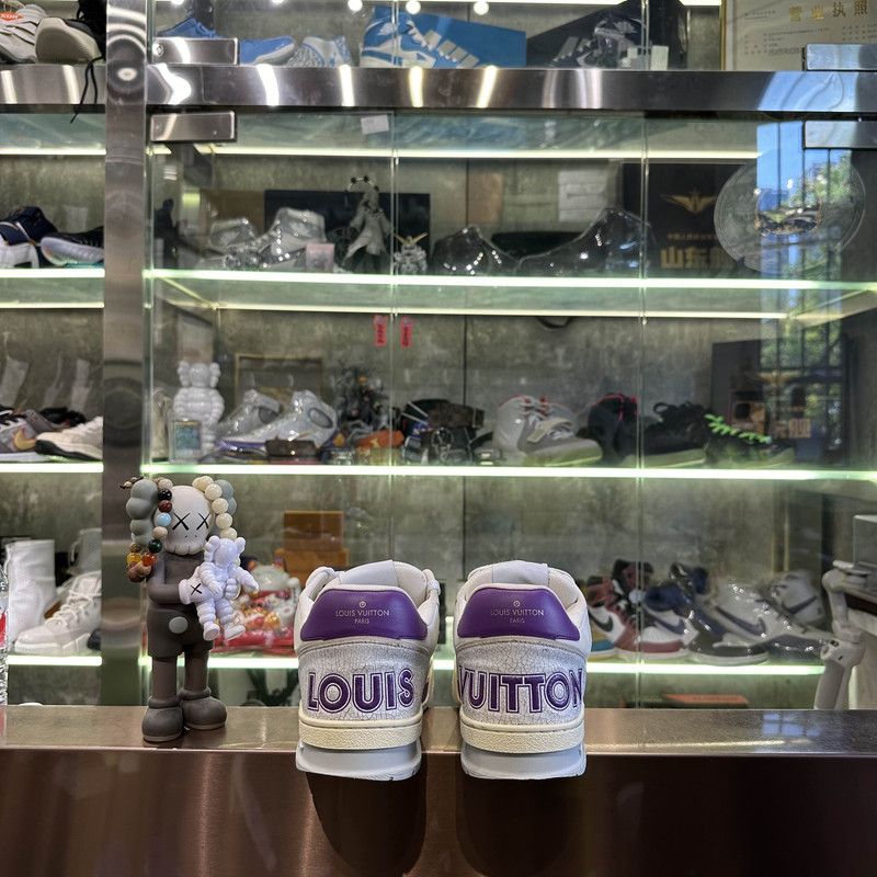 Louis Vuitton Louis Vuitton Stylish Trainer Sneakers in White and Purple 0079 Size US 9 / EU 42 - 3 Thumbnail