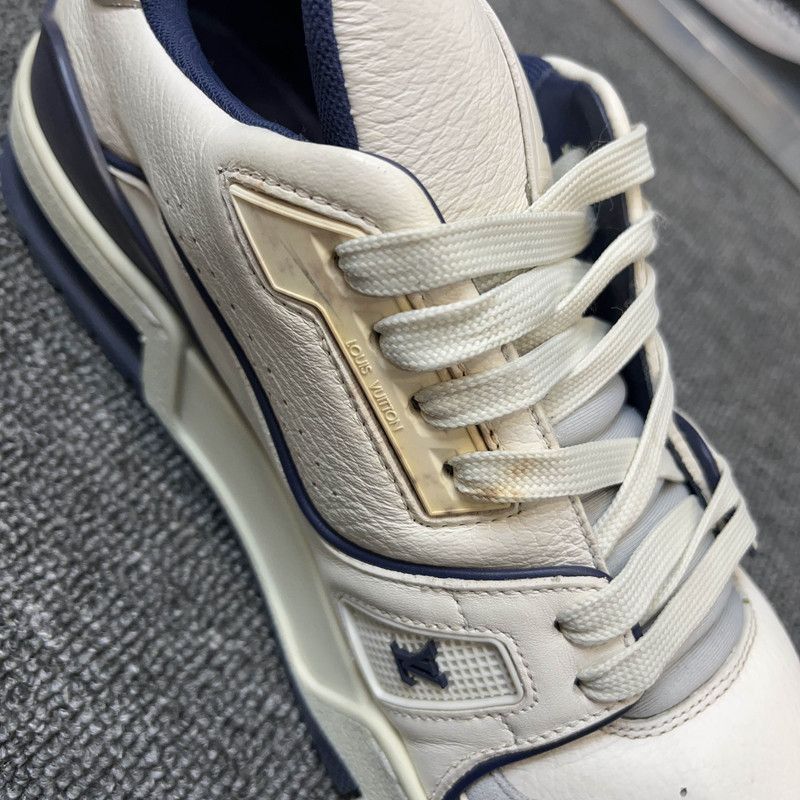 Louis Vuitton Louis Vuitton Stylish Low-top Trainers in White Blue 0079 Size US 9 / IT 39 - 6 Thumbnail