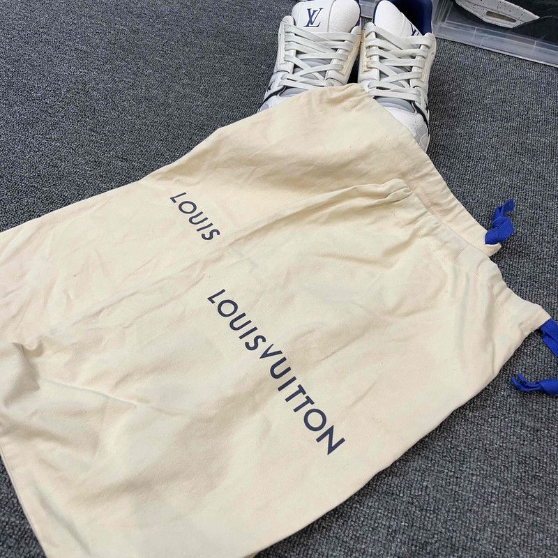 Louis Vuitton Louis Vuitton Stylish Low-top Trainers in White Blue 0079 Size US 9 / IT 39 - 12 Thumbnail