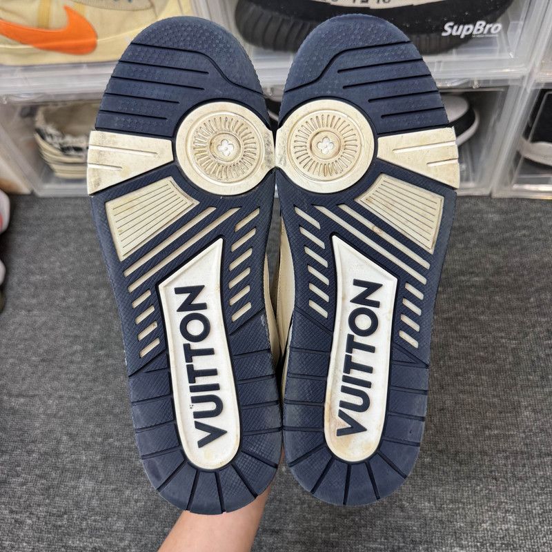 Louis Vuitton Louis Vuitton Stylish Low-top Trainers in White Blue 0079 Size US 9 / IT 39 - 4 Thumbnail