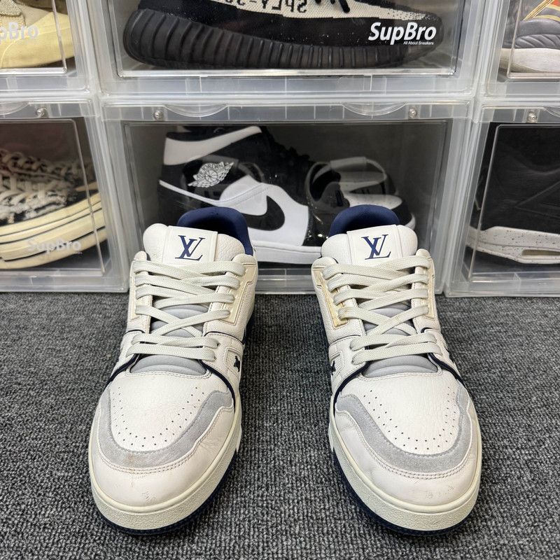 Louis Vuitton Louis Vuitton Stylish Low-top Trainers in White Blue 0079 Size US 9 / IT 39 - 2 Thumbnail
