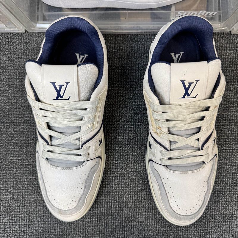 Louis Vuitton Louis Vuitton Stylish Low-top Trainers in White Blue 0079 Size US 9 / IT 39 - 11 Thumbnail